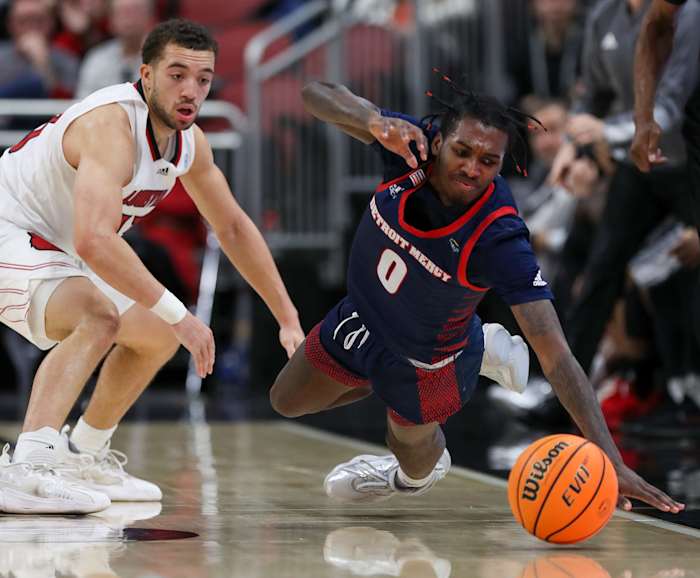 Louisville's Jarrod West and Detroit Mercy's Antoine Davis battle for a loose ball in the second half. Louisville won 73-67. Cardstitans39